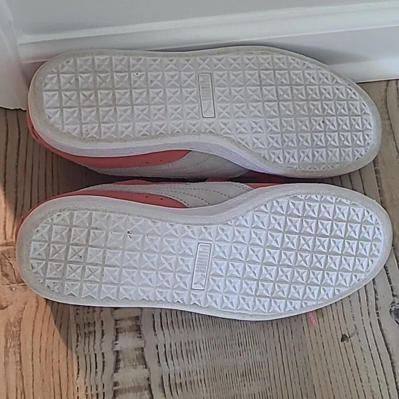 VINTAGE Puma Pink & Gray Suede Sneakers - Picture 5 of 6